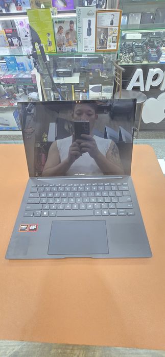 ASUS Zenbook 14 OLED (UM3406HA)
