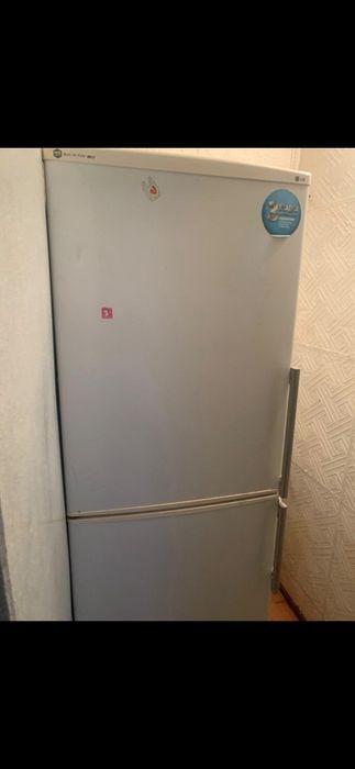 Холодильник.  LG