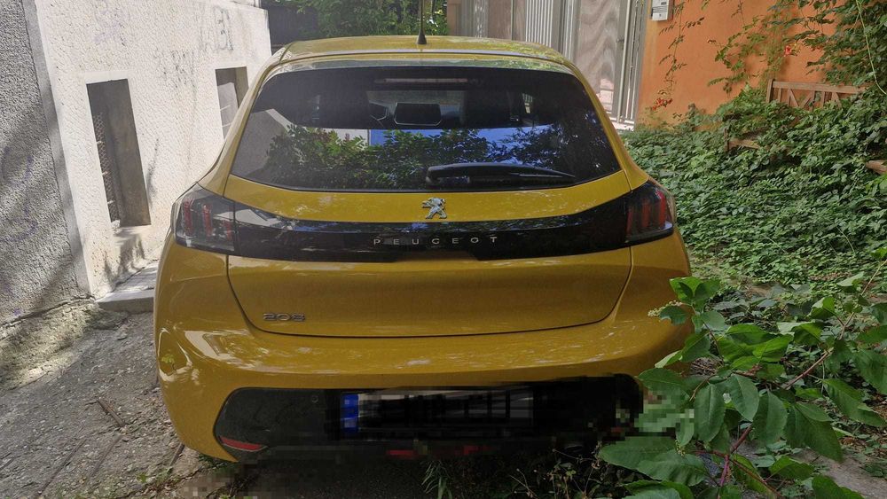 Peugeot 208, 1,2 L, benzină