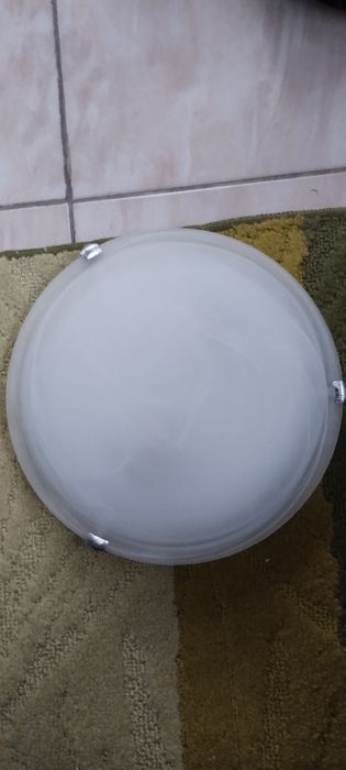 Lustra de vânzare și aplice