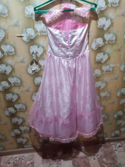 Платье для девочки 8-11 лет,не одно.            !9