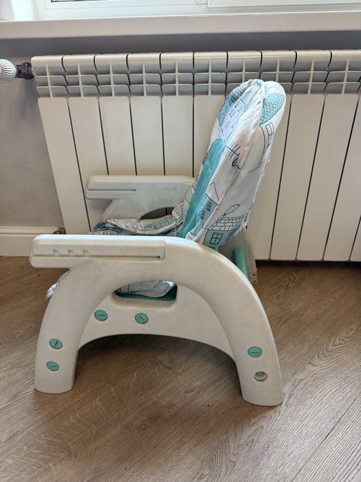 Детакие стулья для кормления со столиками