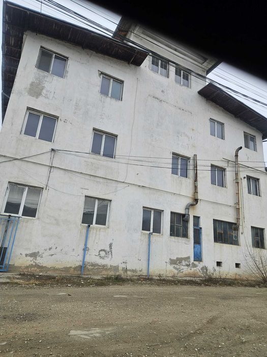 Vand cladire industriala ( hala ) P+3 sau inchiriez (2 euro/mp)