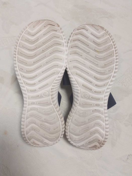 Дамски сандали номер 37 - 18 лв.