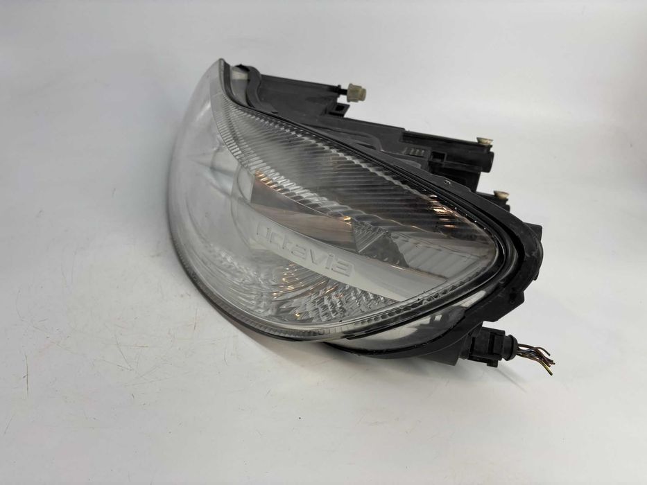 Far stanga-dreapta Skoda Octavia 2 facelift an 2012