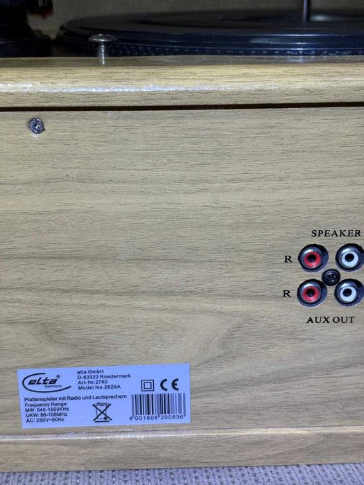 Pick-up ELTA cu radio AM FM si boxe stereo