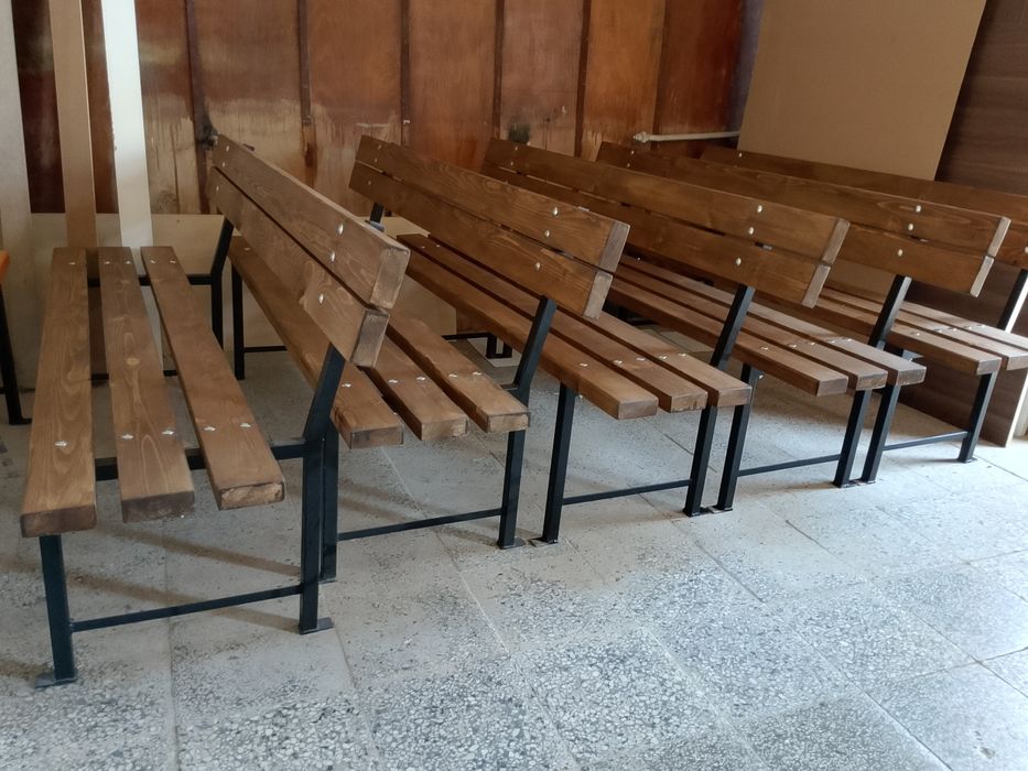 Градинска пейка.