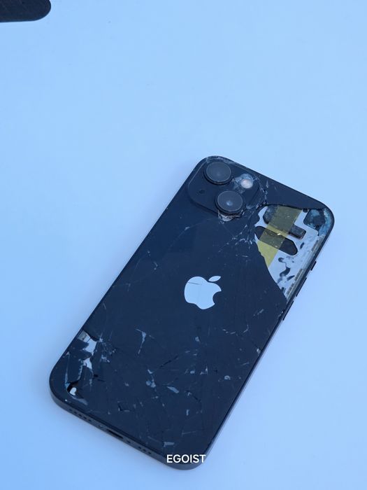 Продам Iphone 13