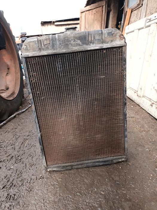 Vând radiator de tractor u650