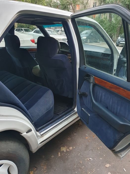 Mercedes-Benz W124