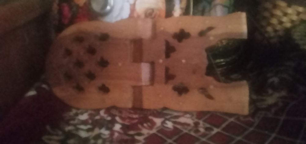 Подставка под книги.Производство Индия