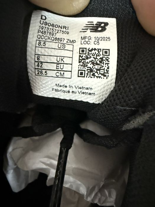 Addiasi New Balance 9060 marimea 42 noi, originali
