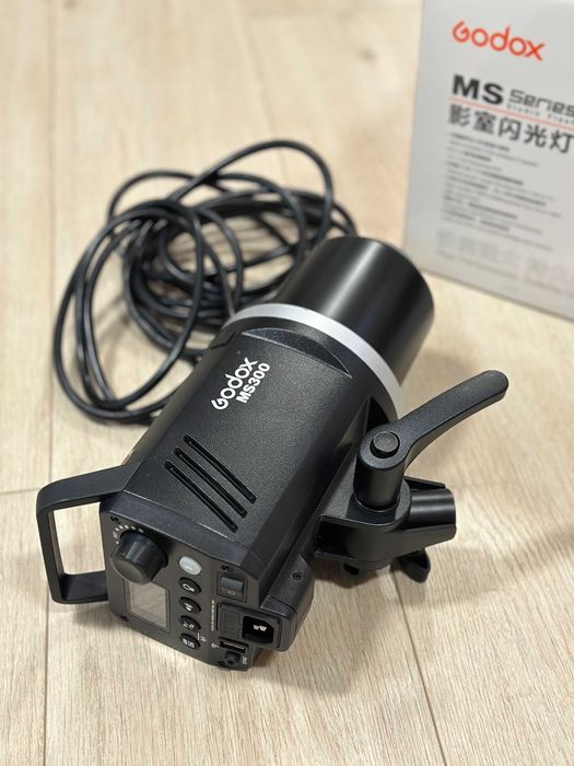 Студийна светкавица GODOX MS300