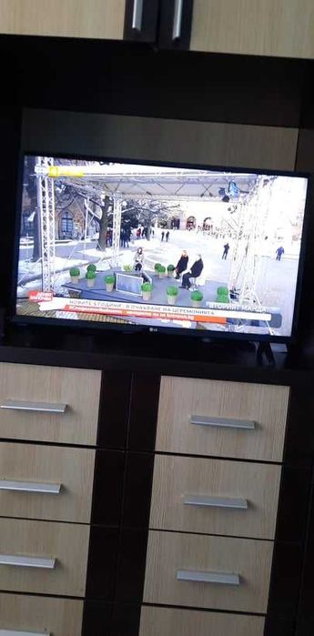 телевизор плосък 32 инча