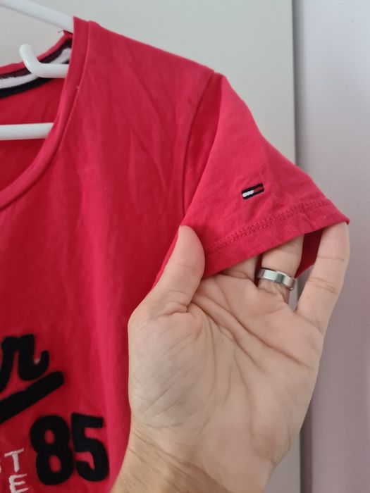 Tricou Tommy Hilfiger marime M-L mic