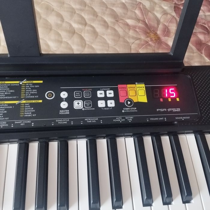 Синтезатор YAMAHA PSR-F52