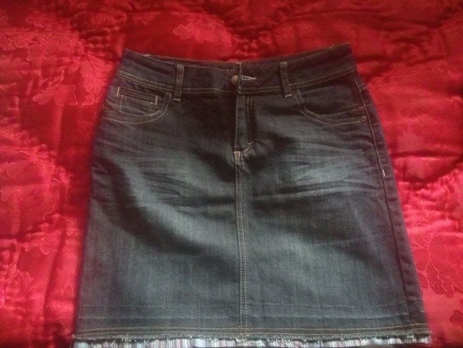 Vând haine . Folosite o dată