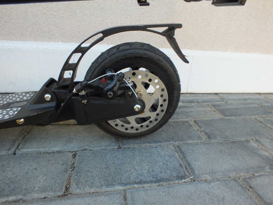 Trotineta pliabila MACH 1, roti 8x2.0, frana pe disc.