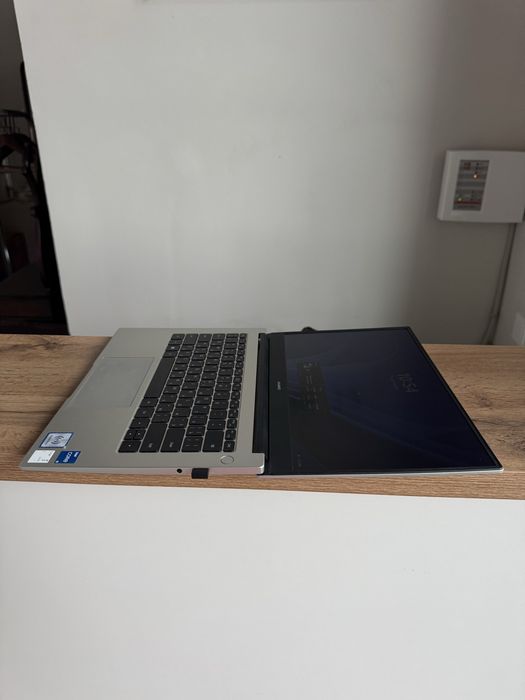 Продам Huawei MateBook D 14 (Intel Core i5 / 8 ГБ / SSD 512 ГБ)