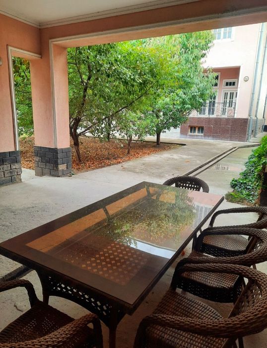 Дом 8,5 соток 8 комнат 400 м2 центр Кибрай Qibray markaz uy 8,5 sotix