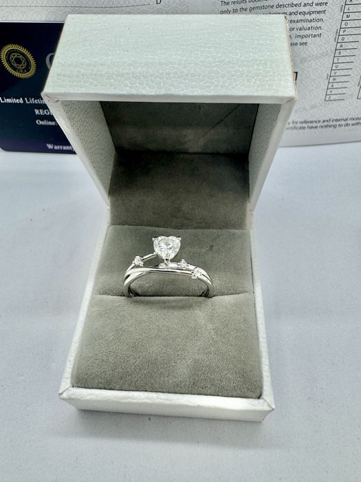 Сребърен пръстен с мойсанит (Диамант) 0.8 карата