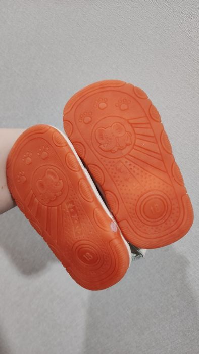 Продаются новые сандалии