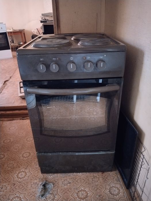 Продам электро плиту Hansa