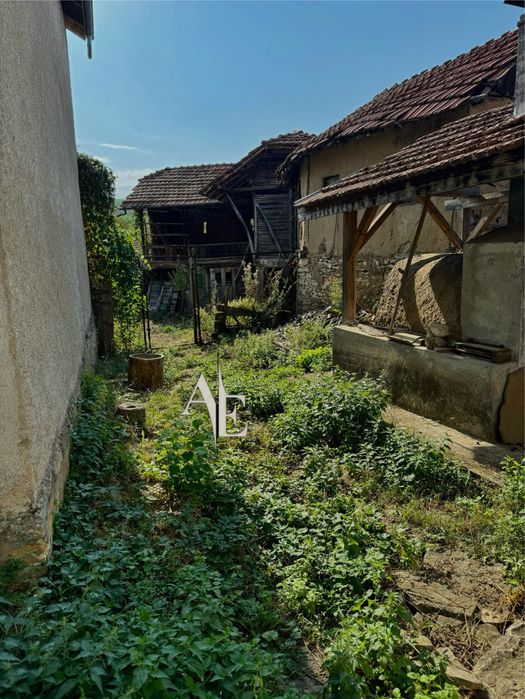 Продава се Къща в Угърчин - 269 кв.м за 181 €/кв.м - Снимка #2