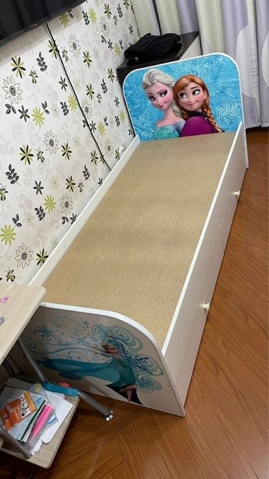 Продам кровать для девочки