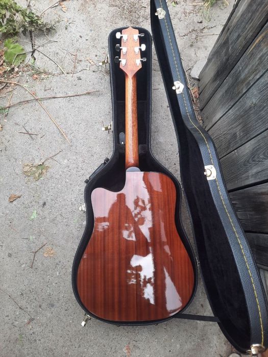 Гитара электроакустика Takamine EG320SC