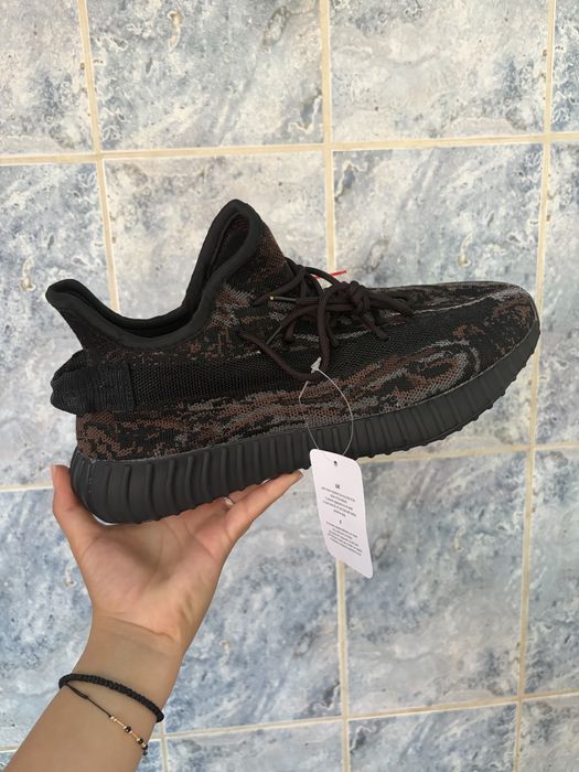 Adidasi Yeezy boost
