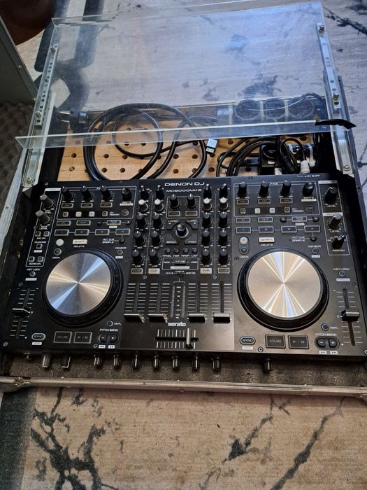 Контролер с кейс Denon DJ MC6000MK2
