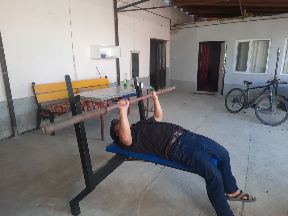 Продам скамью для жим лёжа.