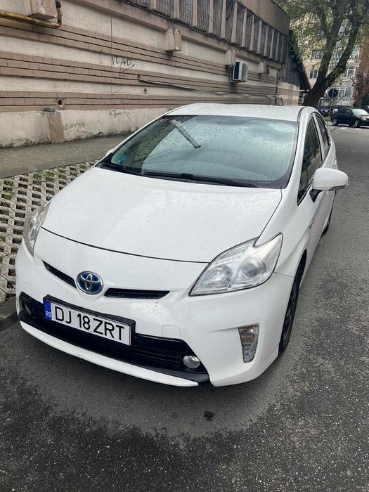 Toyota Prius 2016 – Hibrid + GPL (Autonomie uriașă și consum redus)