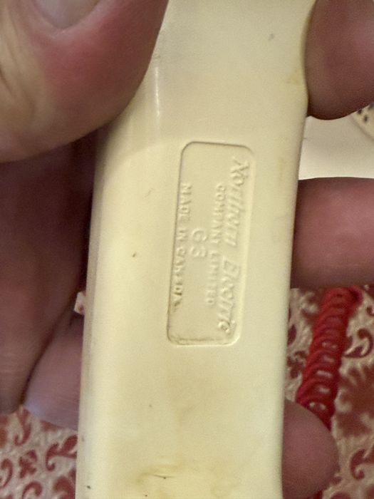 стар ретро телефон за стена канадски