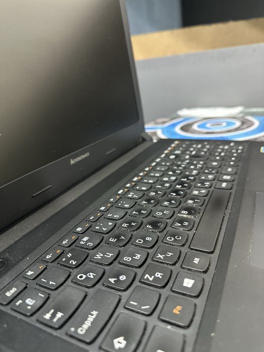 Офисный ноутбук Lenovo