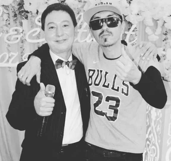 На двух языках тамада с живым вокалом