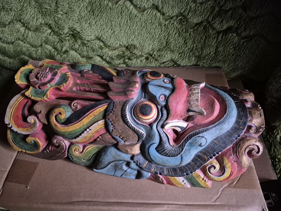 Vând o masca lemn,scluptate pictate manual ,made Indonezia

- fabricat