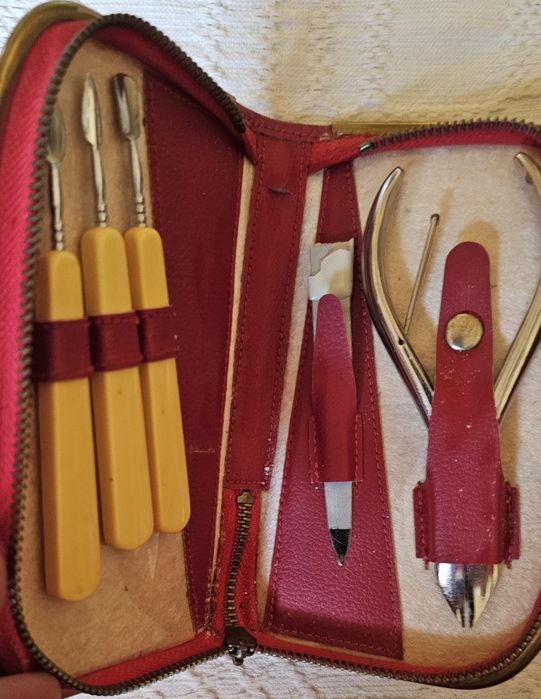 Несесер за маникюр