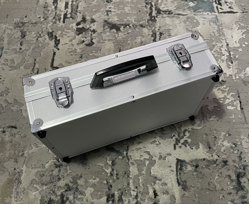 Geanta/servieta/diplomat din aluminiu cu cheie argintie