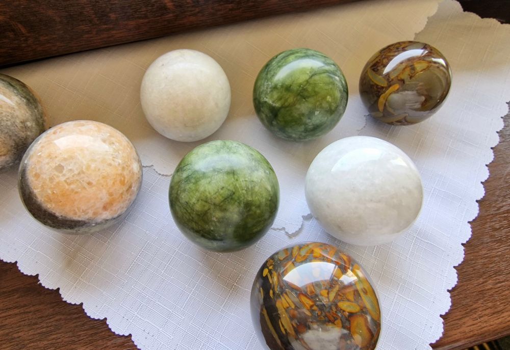 Шары из натуральных камней.