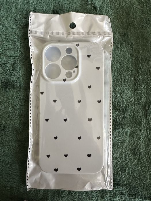 Продам чехлы для Iphone 14 pro, 2 из 5 не использовала