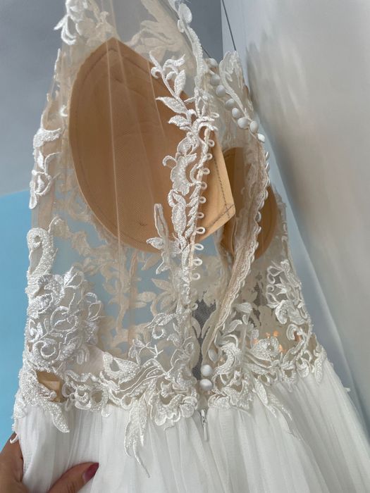 Сватбена рокля, закупена от Сватбен център - София за 960лв