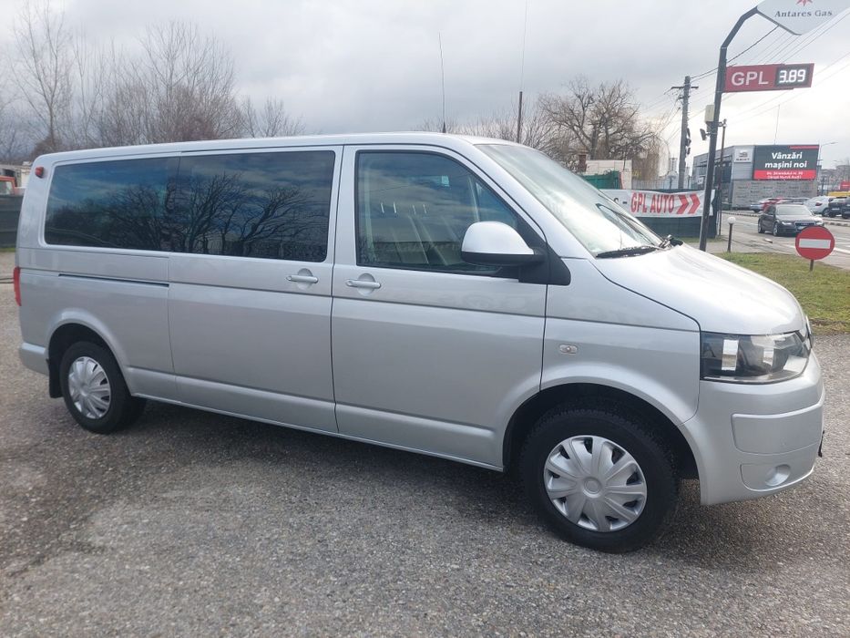 VW Transporter-Caravelle Modelul Lung 2011 8+1 Locuri