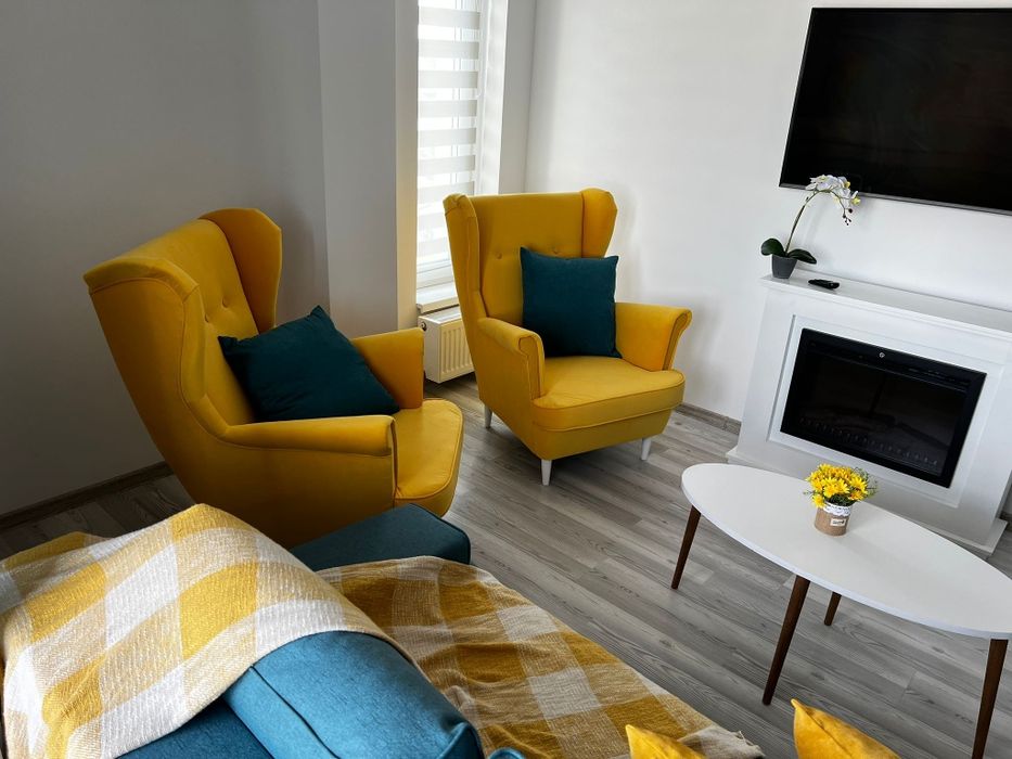 Închiriez apartament cu 2 camere