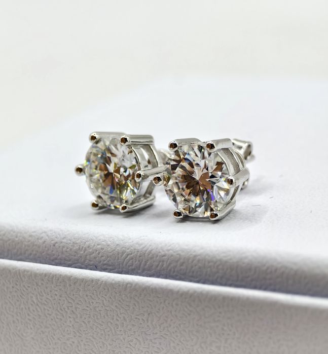 Сребърни 925 Обеци С Мойсанит 2 Каратa на обеца общо 4 Карата!