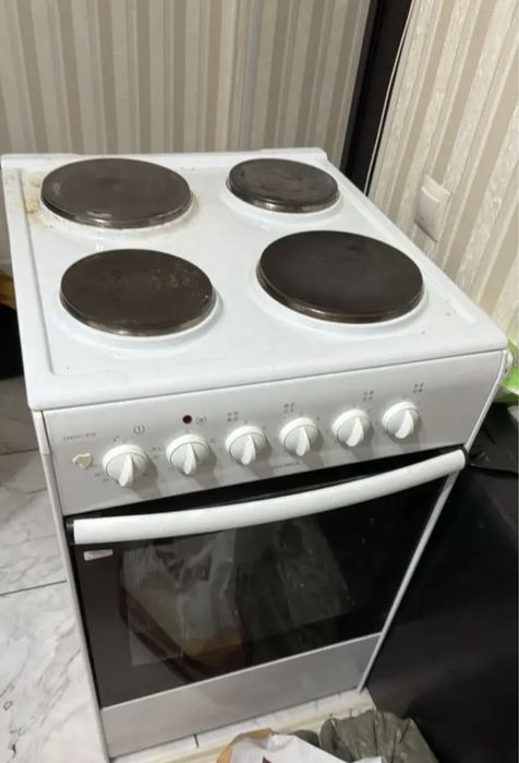 Продам б/у кухонную плиту