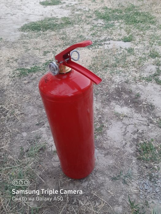 Огнетушитель  продаётся срочна