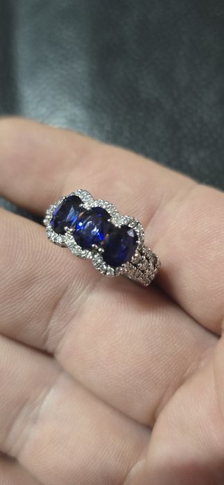 Inel 18 k safire si diamante Firmă