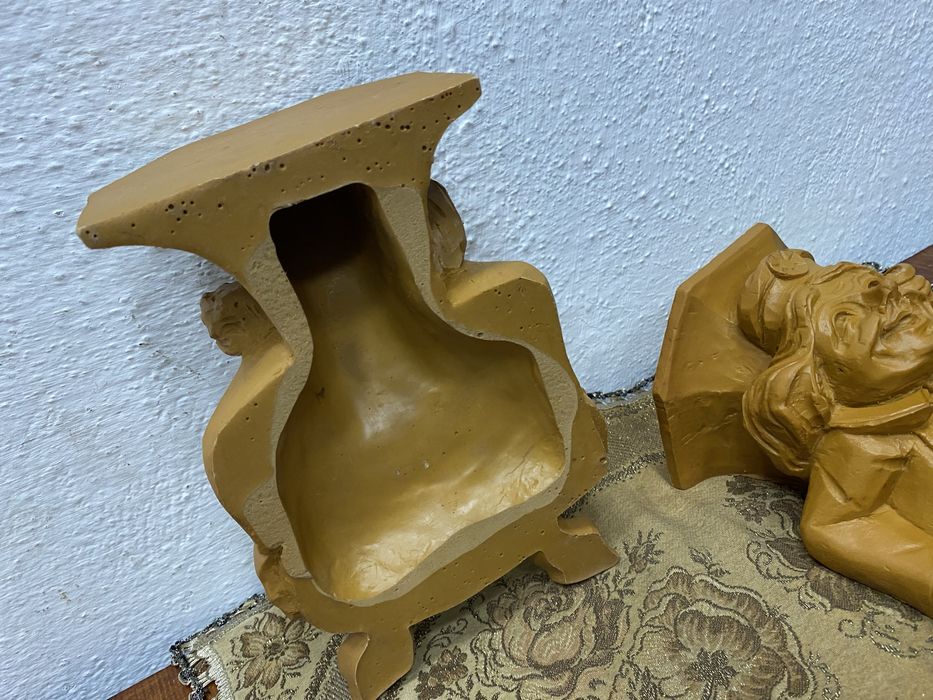 Италиански поставки за стена